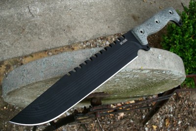 The Battle Saw.  A totally ridiculous knife!  (Photo: Busse) 