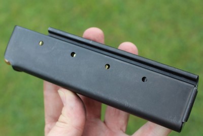A 20 rounds stick mag.