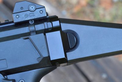 Supreme Court Dangerously Expands ‘Domestic Abuser’ Definition A simple and easy-to-use button frees up the stock to fold alongside the carbine.