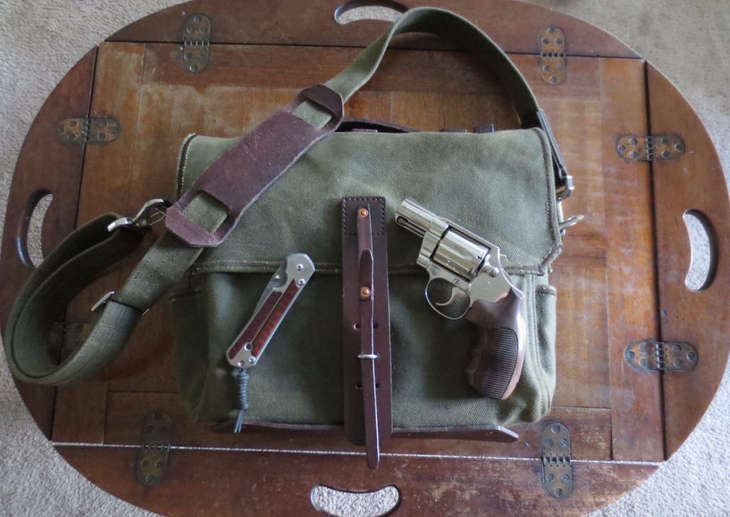 See a theme here? A cynic could say, that's an overpriced bag, with an overpriced knife and an overpriced revolver. 