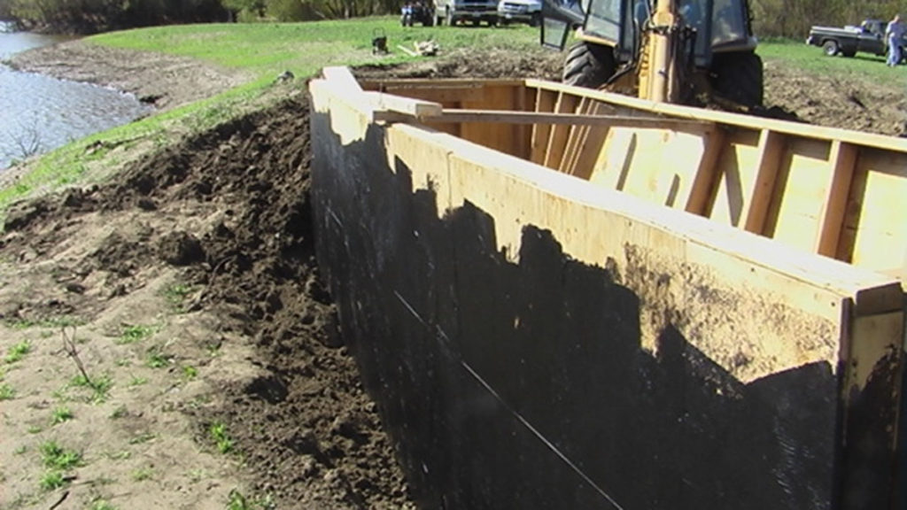 DIY - Building Waterfowl Blinds: Pit and Surface