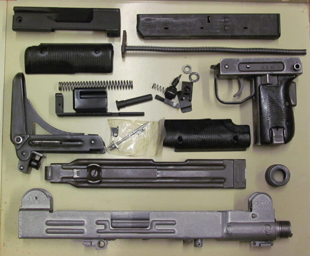 Alberto Bravo’s Uzi: The Black Widow’s Prey Alberto Bravo’s Uzi: The Black Widow’s Prey