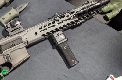 The Modern Bayonet: 'GripKnife' is a Foregrip and Knife in One – SHOT Show 2020
