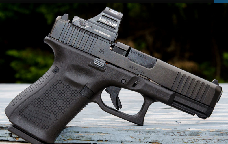 Clay: 5 Reasons to Carry the Glock 19 Clay: 5 Reasons to Carry the Glock 19
