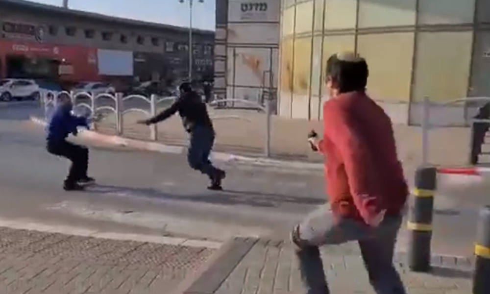 WATCH: Armed Israeli Citizens End Deadliest Terror Attack in Years WATCH: Armed Israeli Citizens End Deadliest Terror Attack in Years