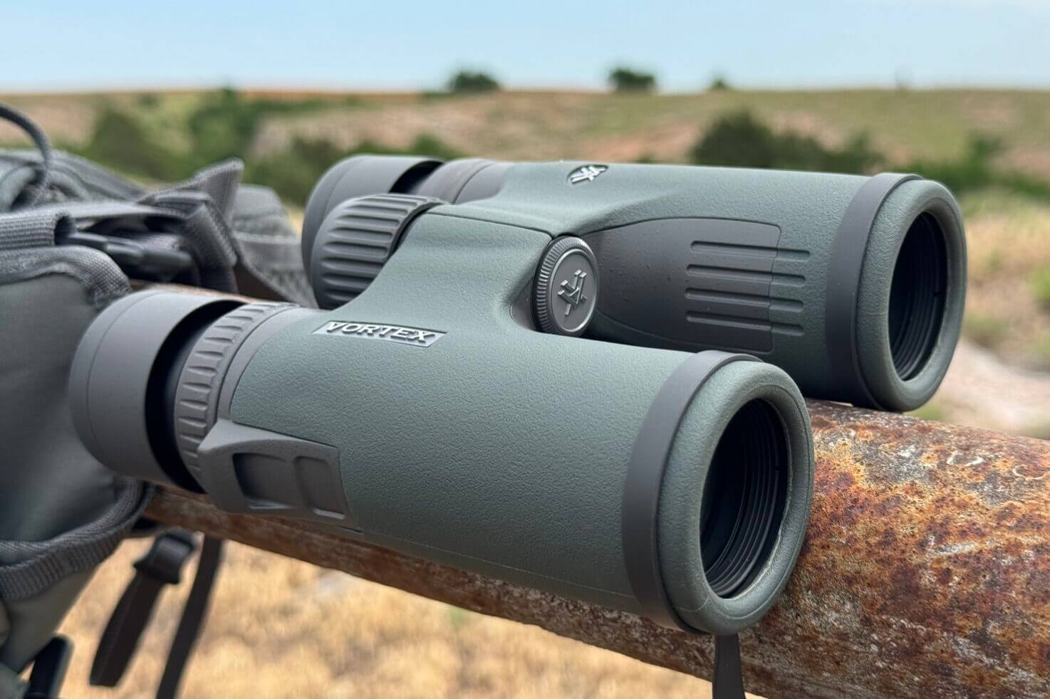 Vortex Razor UHD 10x32 binos on steel pipe