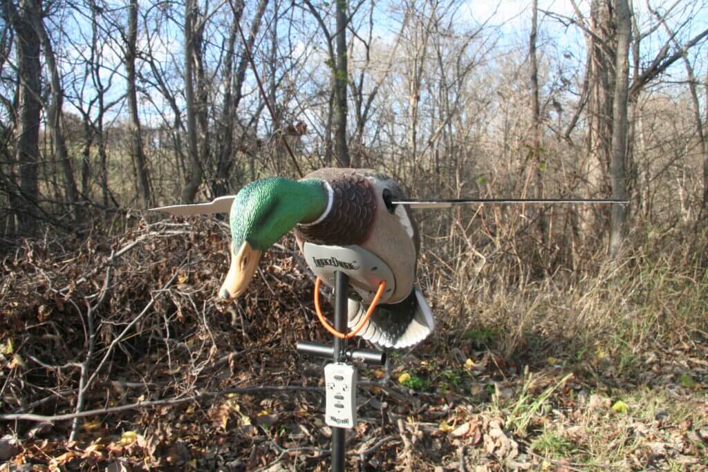 Lucky Duck XHDi spinner decoy with 2.0 remote for waterfowl hunting